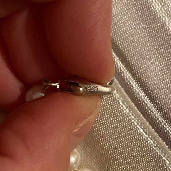 Beautiful 16in 8mm pearl necklace with sterling clasp. - Picture 5 of 5